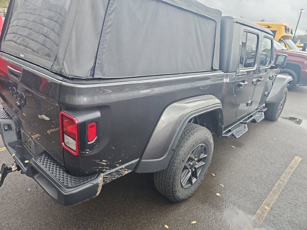 Used 2024 Jeep Gladiator Sport AWD/4WD image 5