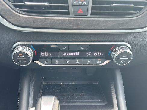 Used 2025 Nissan Altima 2.5 SV w/ SV Premium Package FWD image 18