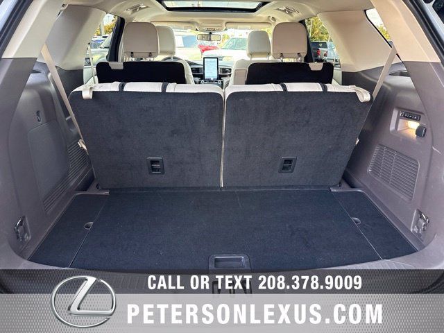 Used 2023 Ford Explorer Platinum w/ Technology Package AWD/4WD image 22