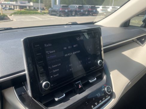 Used 2022 Toyota Corolla Cross XLE w/ Convenience Package image 23