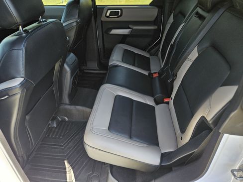 Used 2023 Ford Bronco Wildtrak image 28