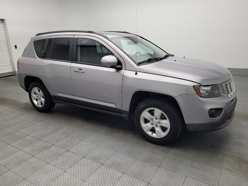 Used 2017 Jeep Compass Latitude image 11