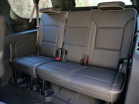 Used 2025 Chevrolet Suburban Premier image 35