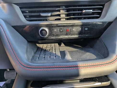 Used 2025 Ford Explorer ST image 19