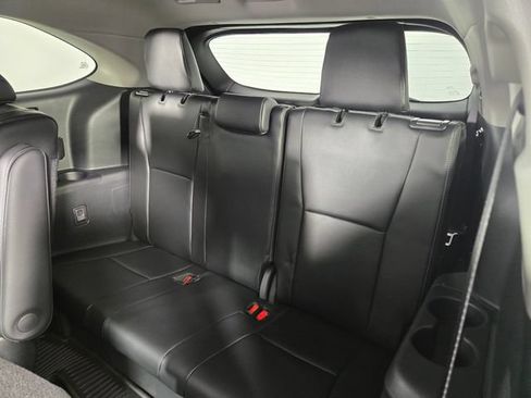 Used 2025 Toyota Highlander Limited FWD image 18