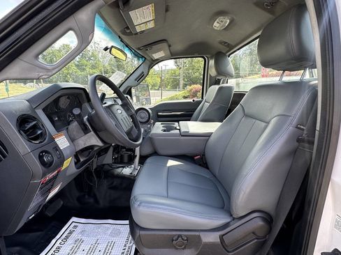 Used 2014 Ford F550 2WD Regular Cab Super Duty image 15