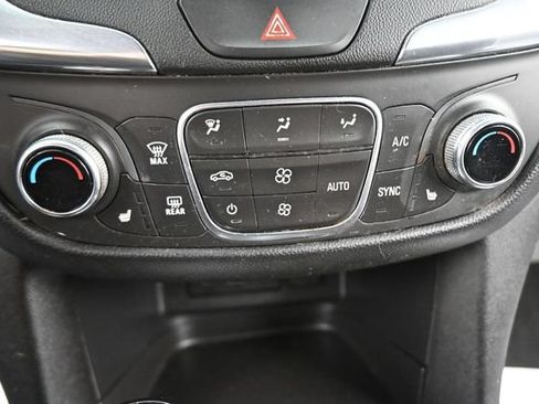 Used 2021 Chevrolet Equinox LT FWD image 28
