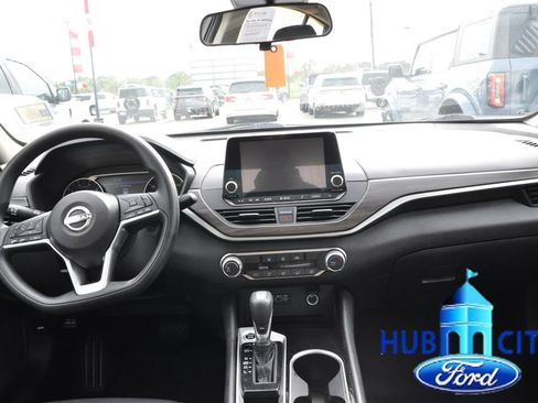 Used 2024 Nissan Altima 2.5 SV FWD image 18