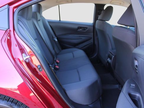 Used 2025 Toyota Corolla LE image 32