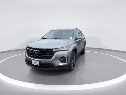 Used 2023 Chevrolet Traverse RS image 3