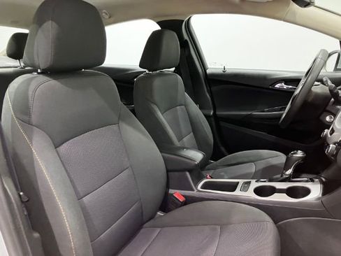 Used 2017 Chevrolet Cruze LS image 31