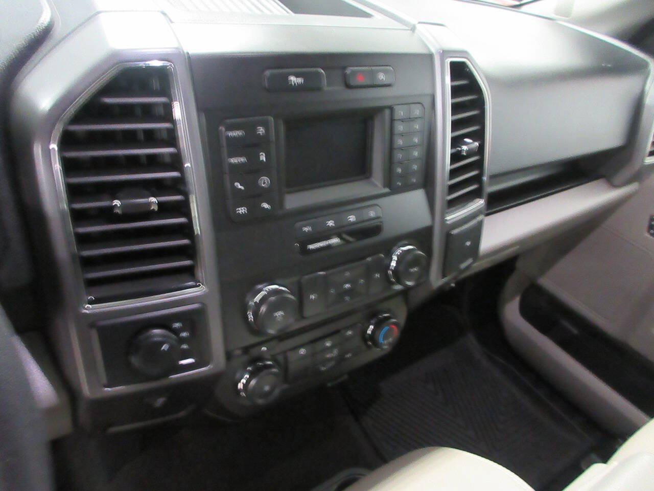 Used 2018 Ford F150 XLT AWD/4WD image 22