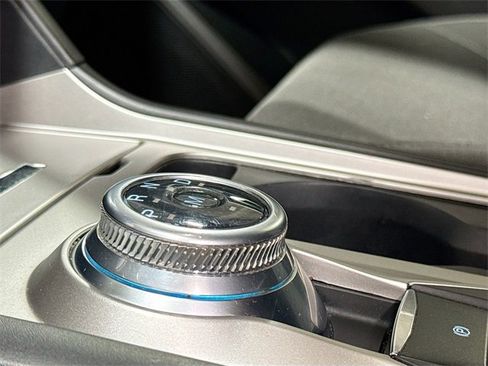 Used 2020 Ford Explorer XLT image 18