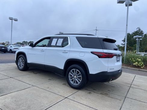Used 2022 Chevrolet Traverse LT FWD image 10