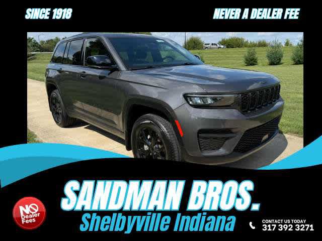 Used 2025 Jeep Grand Cherokee Altitude AWD/4WD image 1