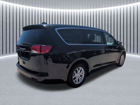 Certified 2023 Chrysler Voyager LX FWD image 16