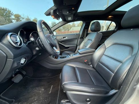 Used 2017 Mercedes-Benz GLA 250 4MATIC image 9