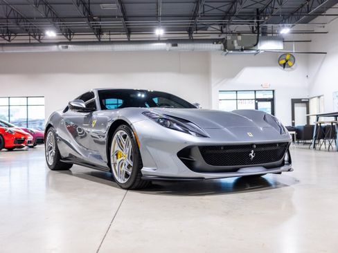 Used 2019 Ferrari 812 Superfast RWD image 3