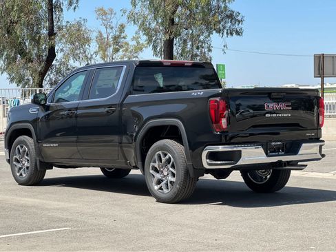 New 2025 GMC Sierra 1500 SLE image 3