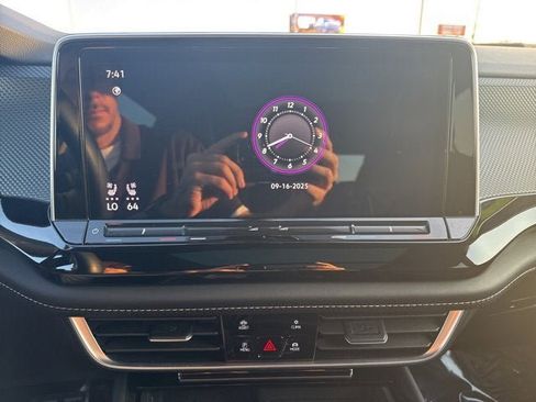 Used 2024 Volkswagen Atlas Cross Sport SEL Premium R-Line image 19