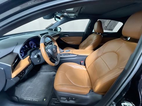 Used 2019 Toyota Avalon Limited image 14