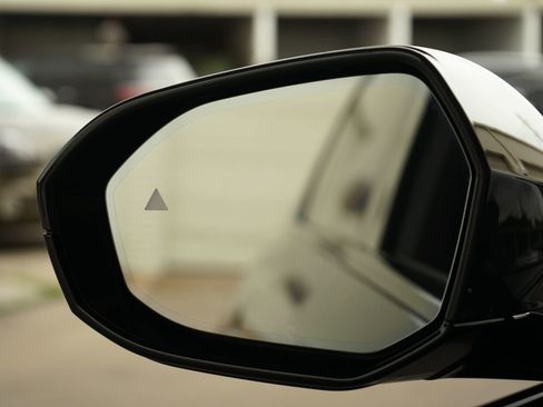 Used 2024 BMW 760i xDrive w/ Executive Package image 26