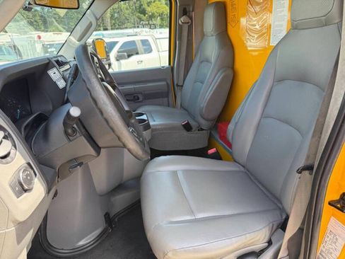 Used 2022 Ford E-350 and Econoline 350 Super Duty RWD image 5