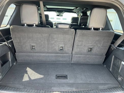 Used 2020 Ford Expedition XLT w/ Equipment Group 202A AWD/4WD image 19