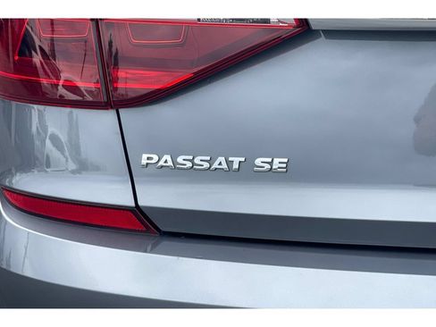 Used 2017 Volkswagen Passat 1.8T SE FWD image 17