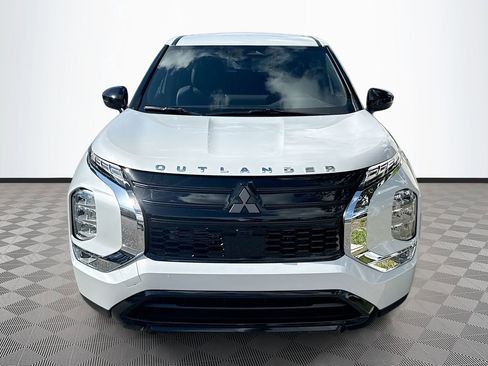 New 2026 Mitsubishi Outlander LE FWD image 2