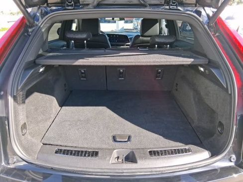 Used 2025 Cadillac XT4 Premium Luxury FWD image 6