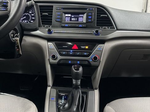 Used 2017 Hyundai Elantra SE FWD image 24