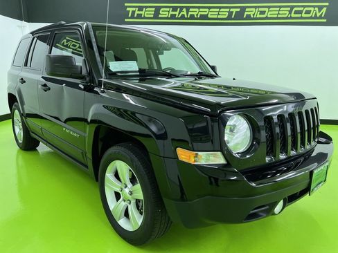 Used 2016 Jeep Patriot Latitude FWD image 2