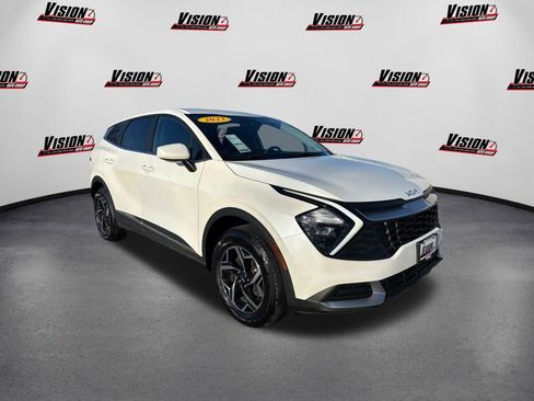 Used 2023 Kia Sportage LX image 3