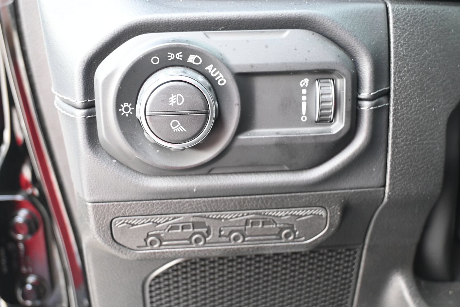 Used 2026 Jeep Gladiator Mojave AWD/4WD image 8