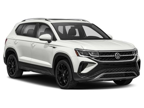 Used 2022 Volkswagen Taos SEL w/ Panoramic Sunroof Package FWD image 16