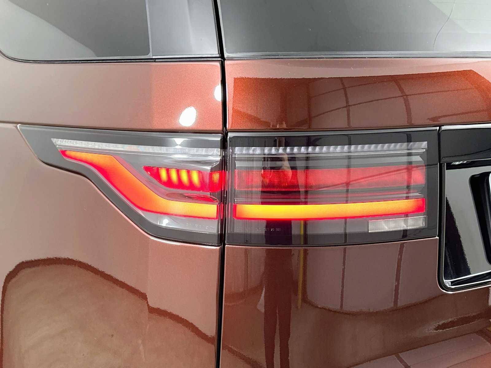 New 2026 Land Rover Discovery Limited Edition AWD/4WD image 12