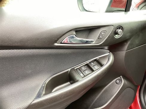 Used 2018 Chevrolet Cruze LT w/ Convenience Package image 11