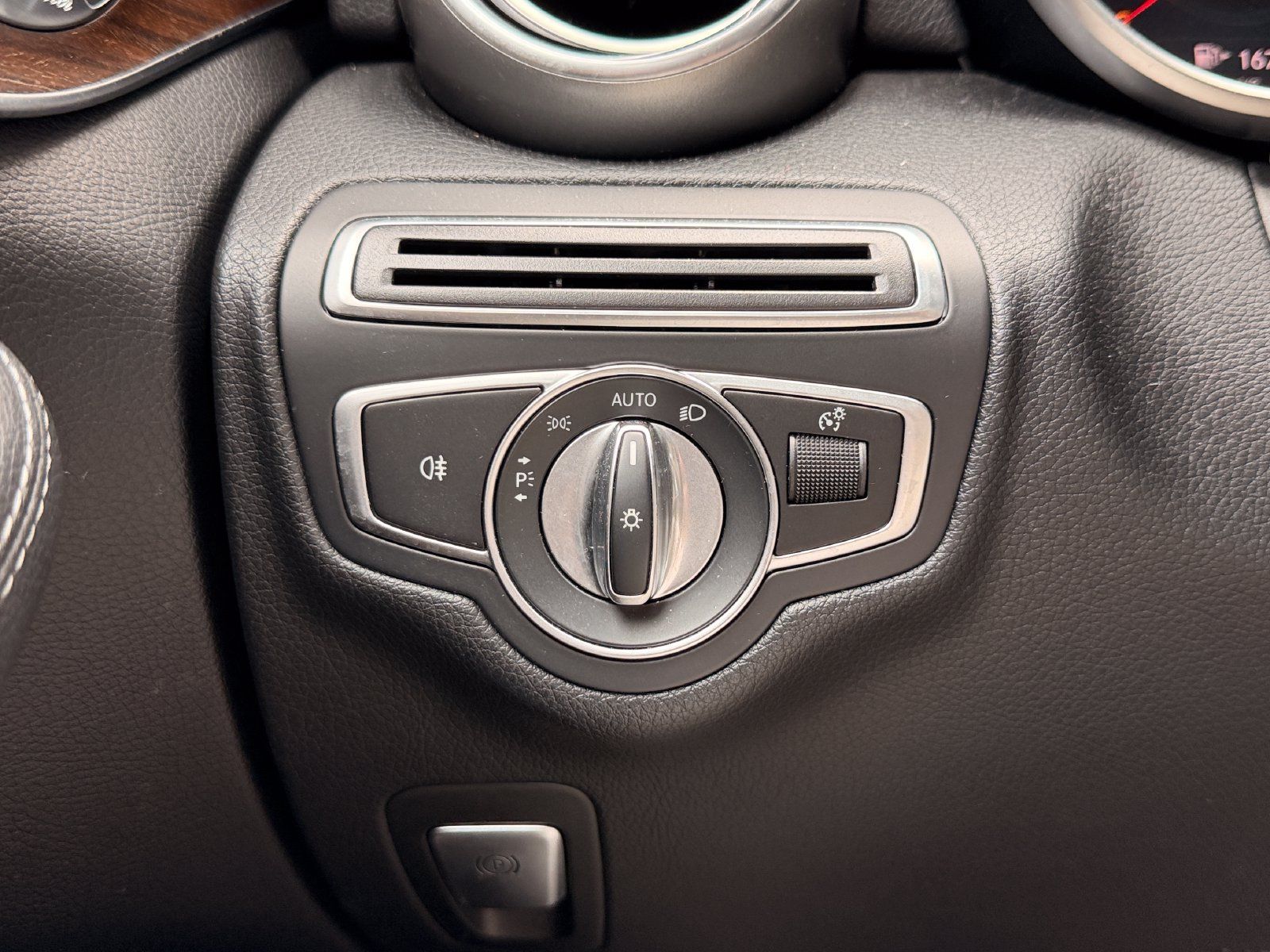 Certified 2020 Mercedes-Benz C 300 4MATIC Sedan image 22