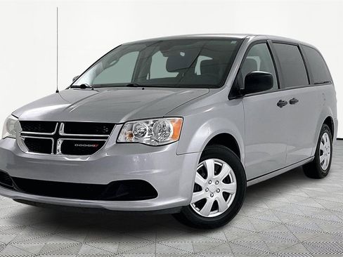 Used 2019 Dodge Grand Caravan SE w/ UConnect Hands-Free Group image 3
