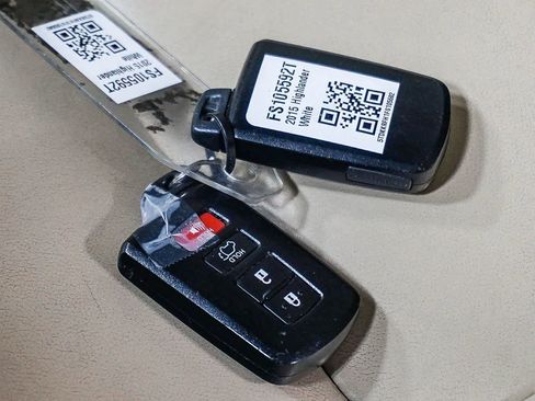 Used 2015 Toyota Highlander XLE image 42