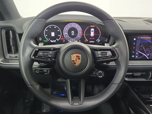Used 2025 Porsche Cayenne AWD/4WD image 14