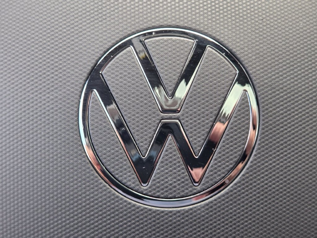 Used 2025 Volkswagen Tiguan SE R-Line AWD/4WD image 29
