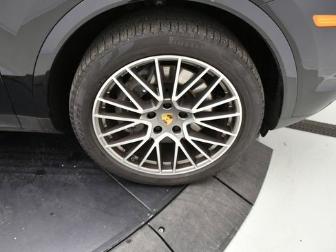 Certified 2023 Porsche Cayenne Platinum Edition AWD/4WD image 17