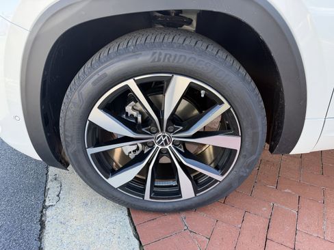 New 2026 Volkswagen Atlas Cross Sport SEL Premium R-Line image 9