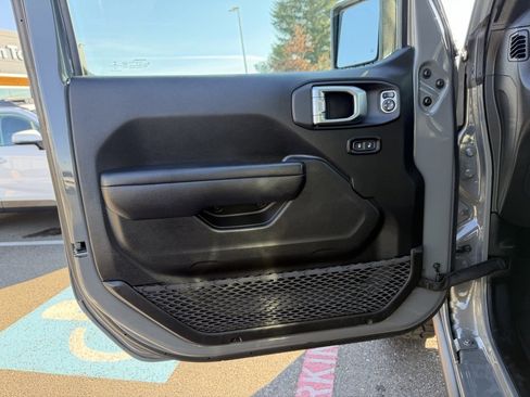 Used 2023 Jeep Gladiator Rubicon w/ Cold Weather Group image 12