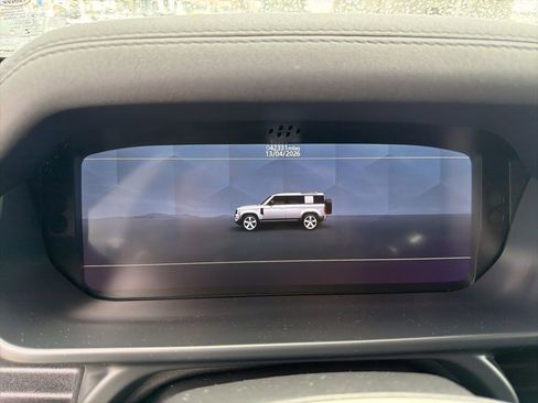 Used 2021 Land Rover Defender 110 SE image 10