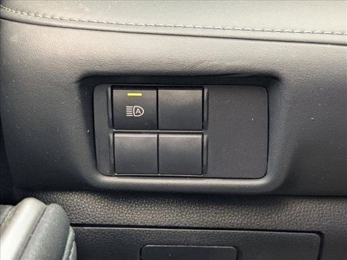 Used 2022 Toyota Highlander L image 14