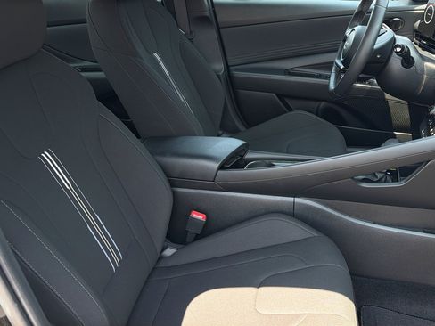 Certified 2025 Hyundai Elantra SEL FWD image 24