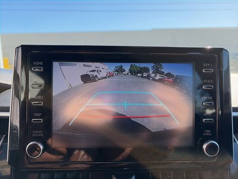 Used 2020 Toyota Corolla SE image 19